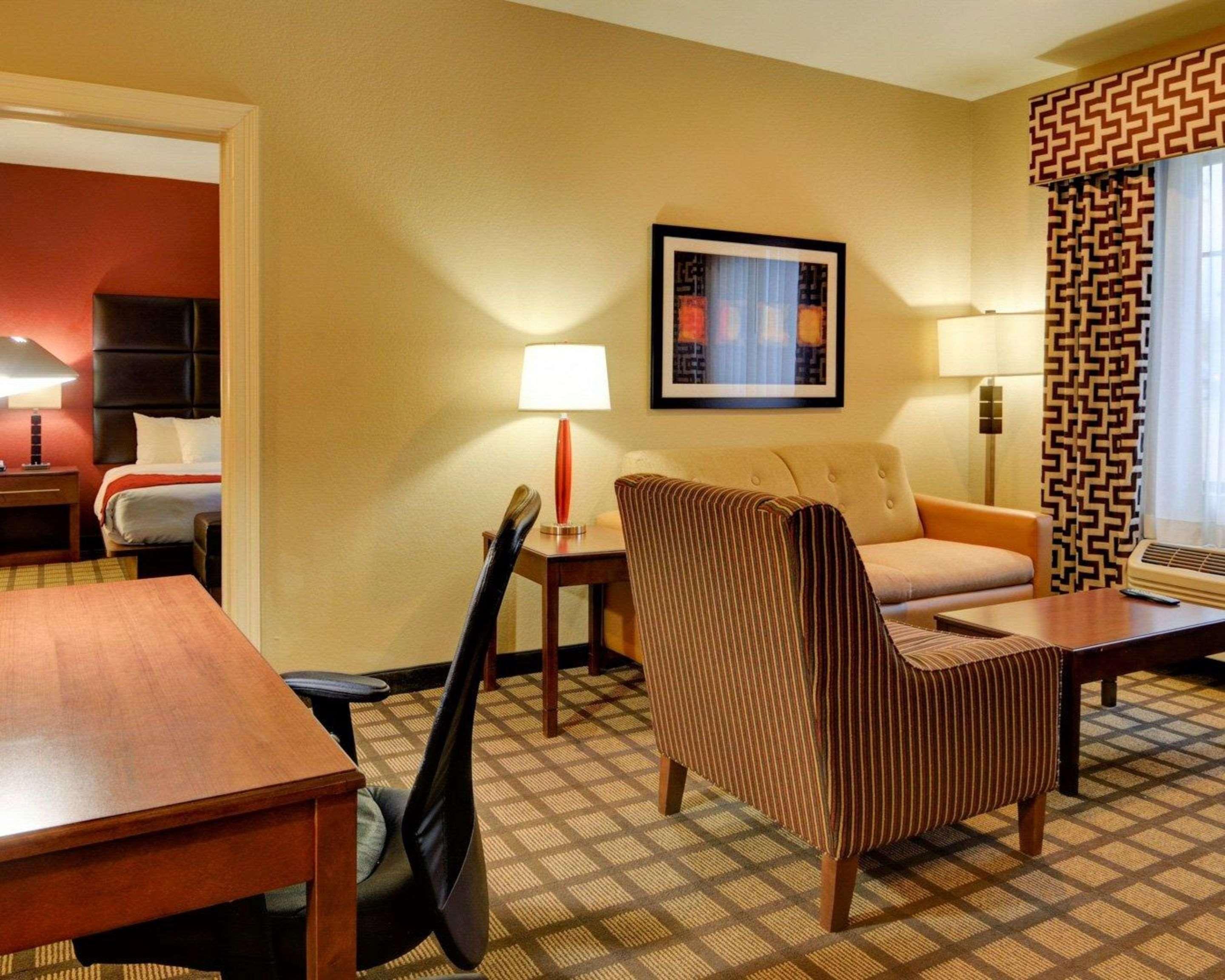 Comfort Inn & Suites Fort Smith I-540 Exterior photo
