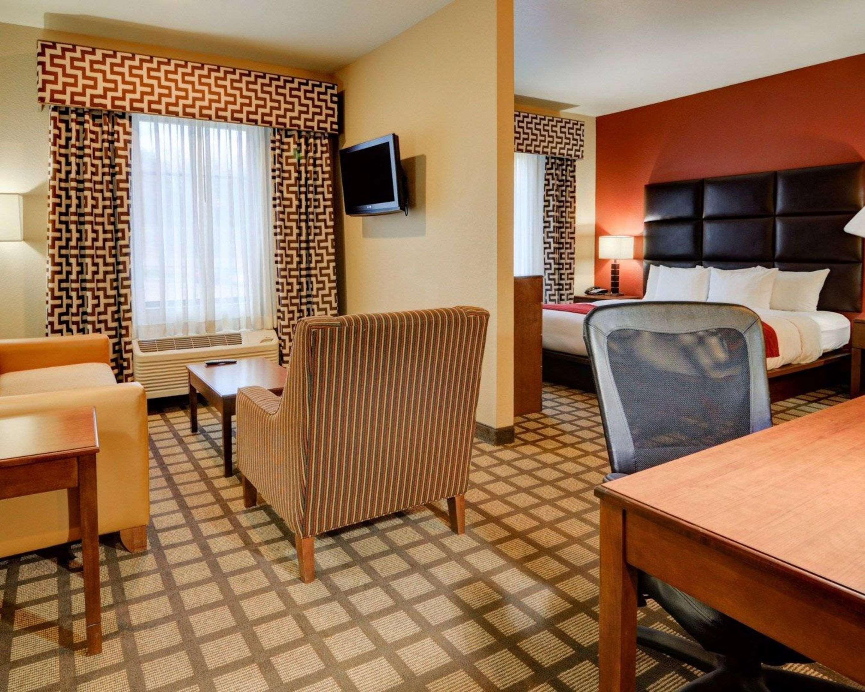 Comfort Inn & Suites Fort Smith I-540 Exterior photo
